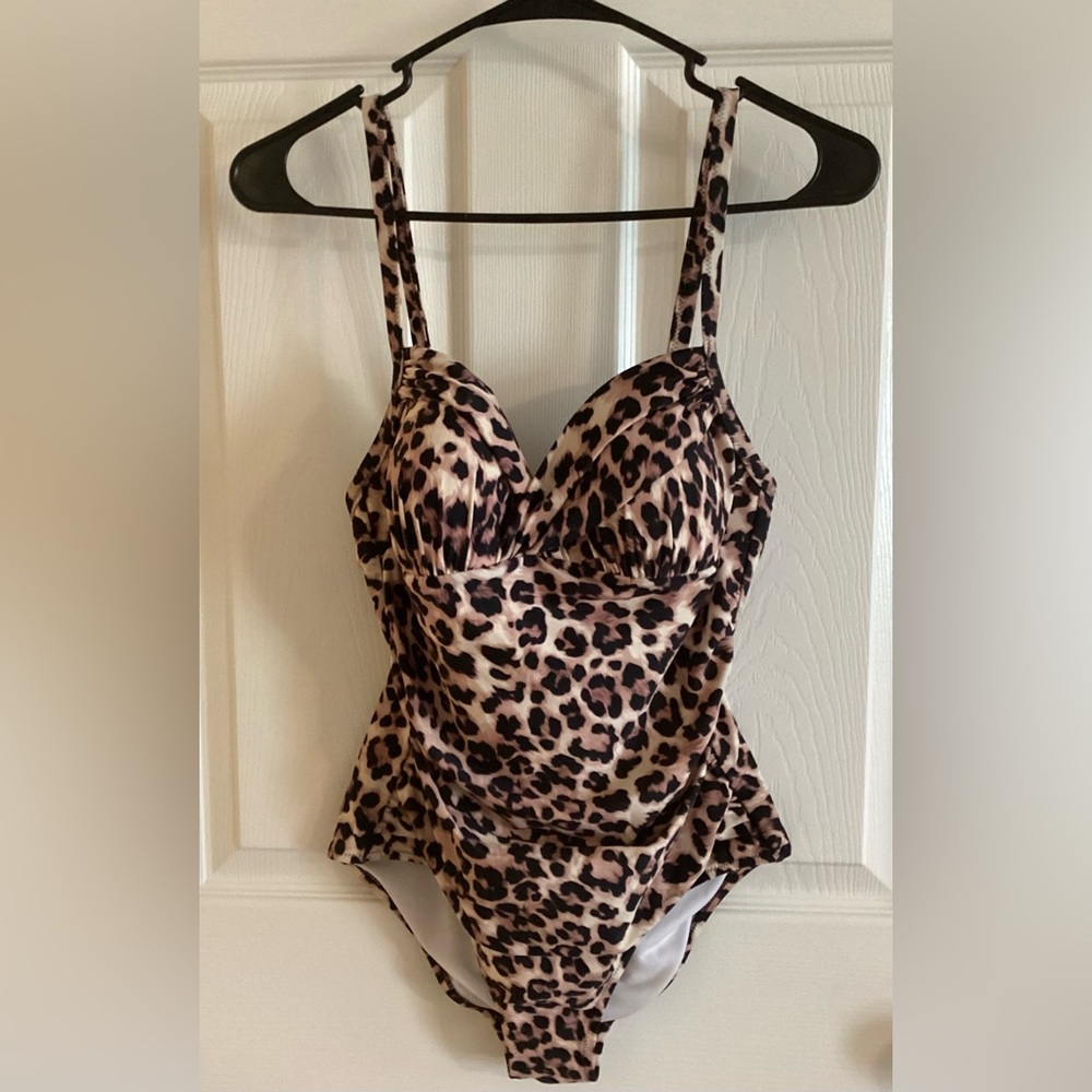 Seeker’s Essentials Australia Size 8 One Piece Leopard Print Slimming Swim Suit
